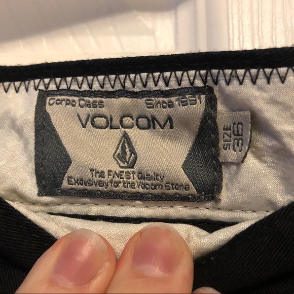 Men’s Volcom Black Shorts - Picture 4 of 5